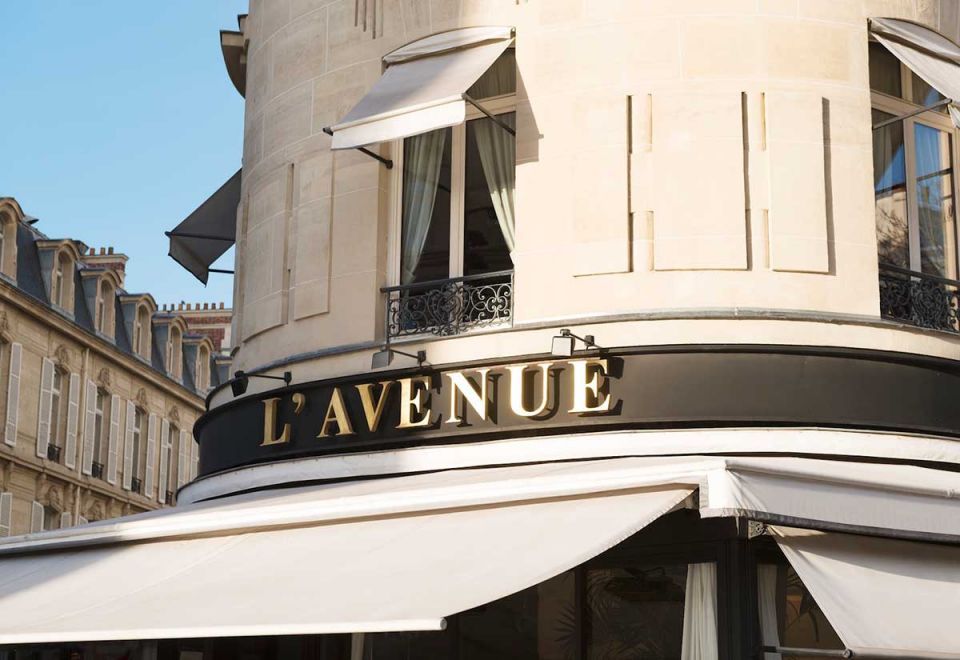 Paris restaurant L Avenue accused of anti Arab discrimination