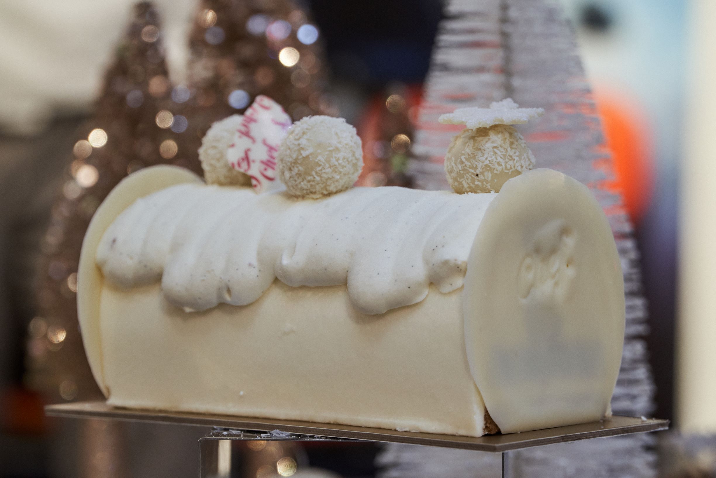 Top Dubai Pastry Chefs Create Yule Logs At Chef Middle East Event Caterer Middle East 4673